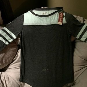 Quarter sleeve shirt